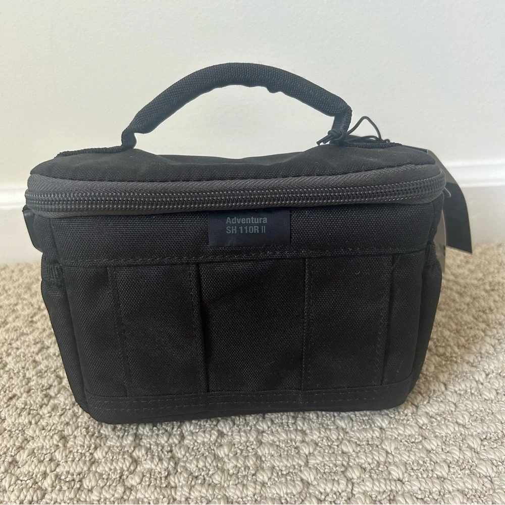 Lowepro Camera Case NWT Carrying Bag Adventura SH 110R II Black and Gray